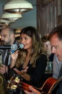 The Swing Cats, Dishoom (5)